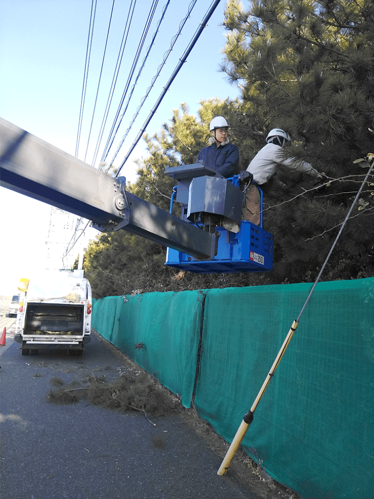 千葉市のお客様｜ 工場内の支障枝の切り詰め剪定｜彩園&rsquo;S